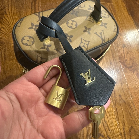 LV Style Reverse Monogram Vanity Bag - Picture 2 of 6